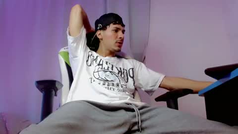 Snapshot of yankees_ chatting on October 13, 8:36 am DANILO P online show from October 13, 8:36 am