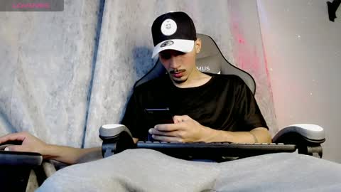 Snapshot of yankees_xxx chatting on May 24, 1:49 pm yankees online show from May 24, 1:49 pm