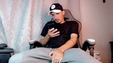 Snapshot of yankees_xxx chatting on June 5, 12:22 pm yankees online show from June 5, 12:22 pm
