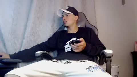 Snapshot of yankees_xxx chatting on June 6, 12:21 pm yankees online show from June 6, 12:21 pm