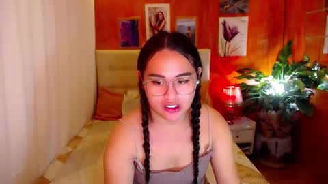 Snapshot of yanny_xoxo chatting on December 15, 10:03 pm Allisonn online show from December 15, 10:03 pm