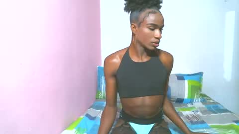 Snapshot of yarithza_ts2003 chatting on February 9, 7:52 pm YARITHZA online show from February 9, 7:52 pm