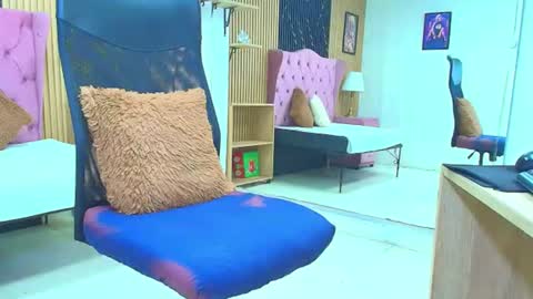 yaruzca 9 inches strong online show from April 23, 10:01 pm