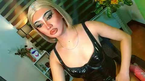miss yasii online show from April 19, 1:54 pm
