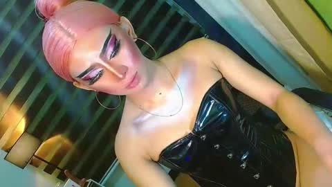 miss yasii online show from June 3, 1:46 pm