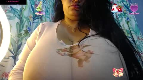 Snapshot of yasmin_bigtits chatting on December 28, 1:38 pm Yasmin online show from December 28, 1:38 pm