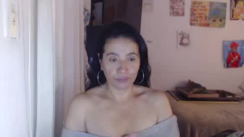 Snapshot of yasmin_love85 chatting on November 7, 3:01 pm yasmin_love85 online show from November 7, 3:01 pm