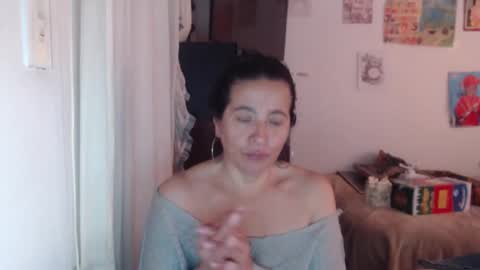 Snapshot of yasmin_love85 chatting on December 2, 5:19 pm yasmin_love85 online show from December 2, 5:19 pm