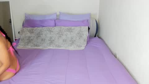 Snapshot of yasminayazzie chatting on December 9, 1:40 am Yasmina online show from December 9, 1:40 am