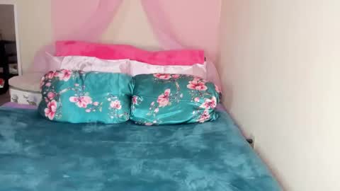 Snapshot of yasminayazzie chatting on January 2, 6:50 am Yasmina online show from January 2, 6:50 am