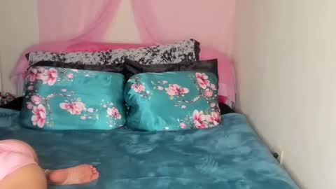 Snapshot of yasminayazzie chatting on January 27, 6:41 am Yasmina online show from January 27, 6:41 am