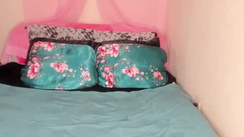 Snapshot of yasminayazzie chatting on February 8, 6:54 am Yasmina online show from February 8, 6:54 am