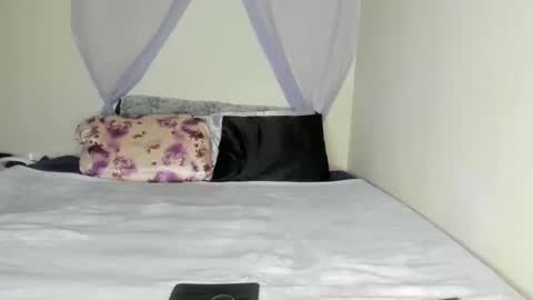 Snapshot of yasminayazzie chatting on October 17, 12:36 am Yasmina online show from October 17, 12:36 am