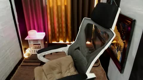 Snapshot of yassiered chatting on November 29, 2:25 am yassiered online show from November 29, 2:25 am