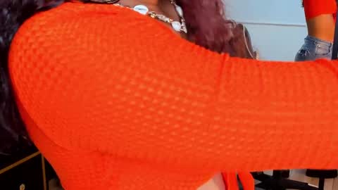 Snapshot of yaya23x chatting on February 17, 12:27 pm yaya23x online show from February 17, 12:27 pm