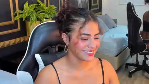 Snapshot of yaya23x chatting on February 19, 7:38 pm yaya23x online show from February 19, 7:38 pm