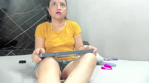 Snapshot of yaya____ chatting on January 14, 12:56 pm yaya____ online show from January 14, 12:56 pm