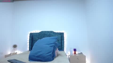 Snapshot of yazmin_mature chatting on December 10, 9:11 pm Jasmin online show from December 10, 9:11 pm