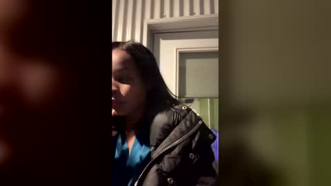 Snapshot of yazzybae3 chatting on December 21, 12:34 pm yazzybae3 online show from December 21, 12:34 pm