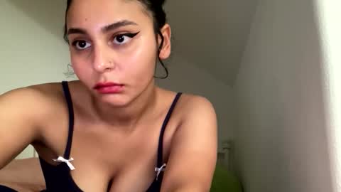 Snapshot of yazzydeleon chatting on November 11, 8:36 am yazzydeleon online show from November 11, 8:36 am