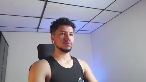 Snapshot of yeff_stone chatting on October 29, 12:57 am yeff online show from October 29, 12:57 am