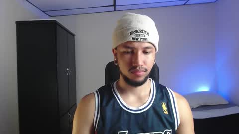 Snapshot of yeff_stone chatting on November 5, 2:22 am yeff online show from November 5, 2:22 am