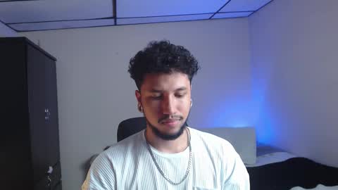 Snapshot of yeff_stone chatting on November 8, 2:12 am yeff online show from November 8, 2:12 am