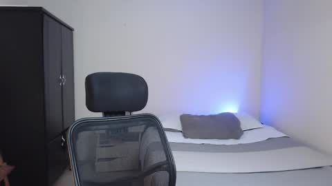 yeff online show from December 18, 12:06 am