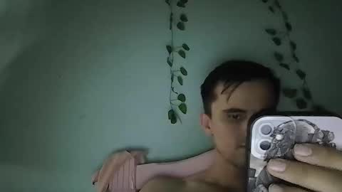 Snapshot of yei654554 chatting on November 12, 8:19 pm yei654554 online show from November 12, 8:19 pm