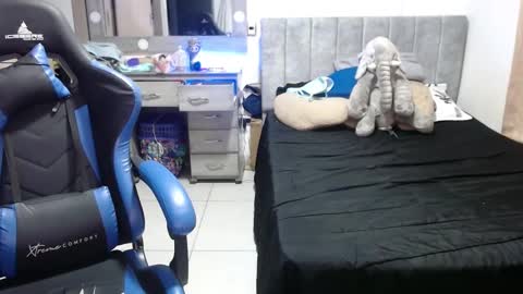 Snapshot of yeibles_hana2 chatting on October 10, 11:48 pm yeibles_hana2 online show from October 10, 11:48 pm