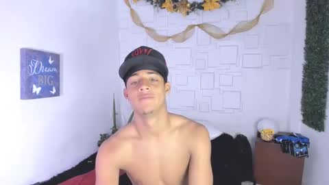 Snapshot of yeison_77 chatting on December 14, 6:52 pm yeison_77 online show from December 14, 6:52 pm