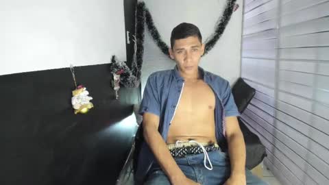 Snapshot of yeison_77 chatting on December 20, 1:47 am yeison_77 online show from December 20, 1:47 am