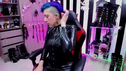 Snapshot of yelena_bondaje chatting on March 8, 11:18 pm Yelena online show from March 8, 11:18 pm