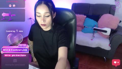 Snapshot of yeliana_sexy chatting on January 4, 9:43 am Valery online show from January 4, 9:43 am