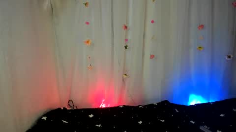 Snapshot of yelina_mh chatting on November 7, 10:32 pm YELINA online show from November 7, 10:32 pm