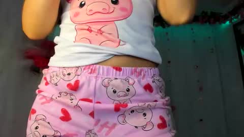 Snapshot of yelina_mh chatting on November 23, 7:57 pm YELINA online show from November 23, 7:57 pm