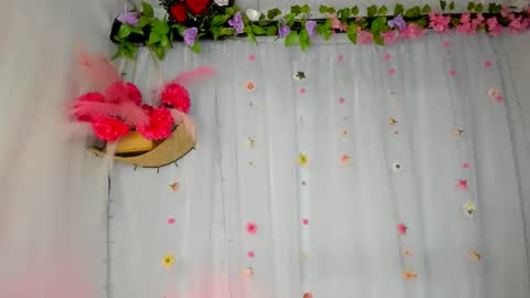 Snapshot of yelina_mh chatting on November 25, 12:32 am YELINA online show from November 25, 12:32 am