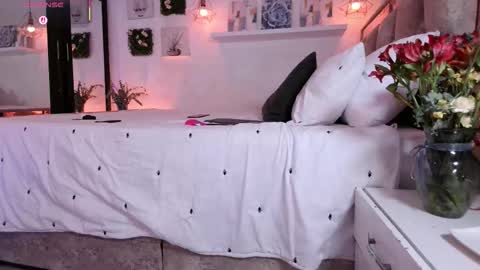 yellow_lily online show from September 25, 4:00 pm