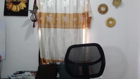 Snapshot of yemaya_28 chatting on February 2, 1:19 pm Yemaya 28 online show from February 2, 1:19 pm