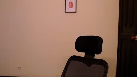 Yeff ind. model  online show from December 17, 8:32 pm