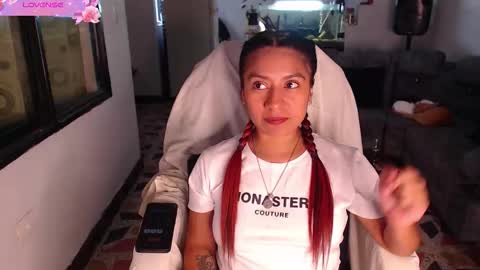 Yesi online show from November 5, 4:18 pm