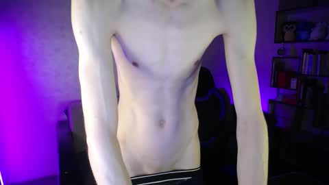 Snapshot of yes_cute_boy_ chatting on November 26, 8:32 pm Eden online show from November 26, 8:32 pm