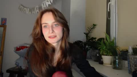 Snapshot of yes_to_heaven chatting on February 14, 9:43 pm Zoe online show from February 14, 9:43 pm