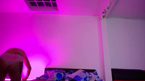 yesie_hot2 online show from March 8, 1:14 am