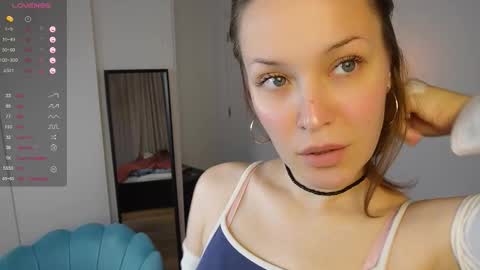 Snapshot of yess_kiki chatting on November 8, 10:15 am Kiki online show from November 8, 10:15 am