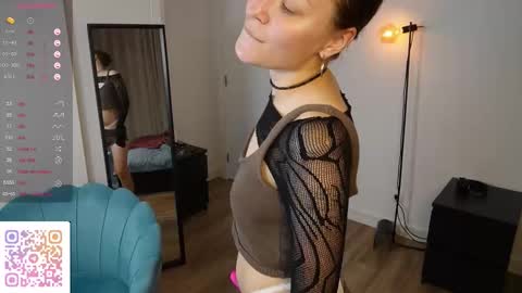 Snapshot of yess_kiki chatting on November 16, 3:50 pm Kiki online show from November 16, 3:50 pm