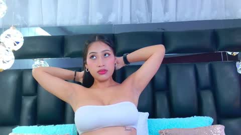 Snapshot of yesyhills chatting on September 14, 7:13 pm Yesy online show from September 14, 7:13 pm