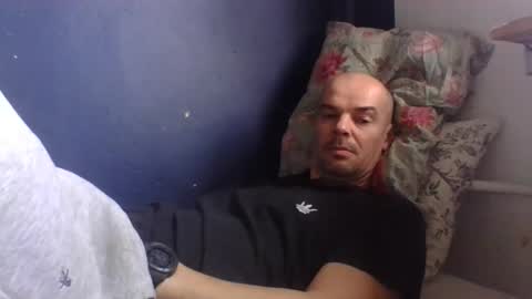 yewloo online show from November 5, 8:25 am