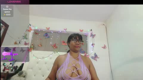 Snapshot of yhazan_blake88 chatting on October 31, 4:02 am Yhazan Blake online show from October 31, 4:02 am