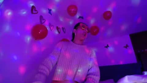 Yiny online show from February 13, 5:37 am